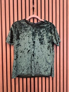 Women's Velvet Short Sleeve Top in Deep Green
